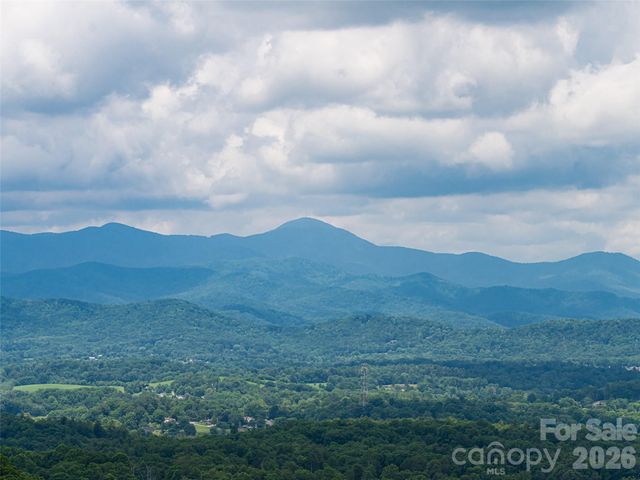 24 S Watchman Drive, Hendersonville, NC 28791