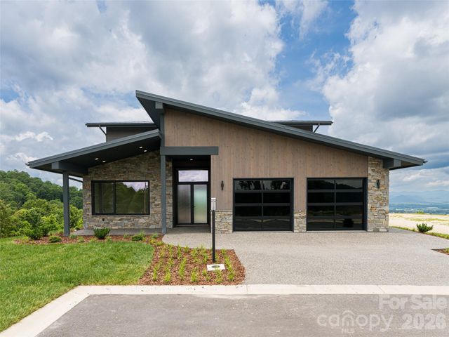 24 S Watchman Drive, Hendersonville, NC 28791
