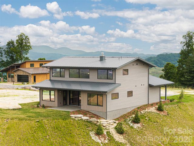 24 S Watchman Drive, Hendersonville, NC 28791