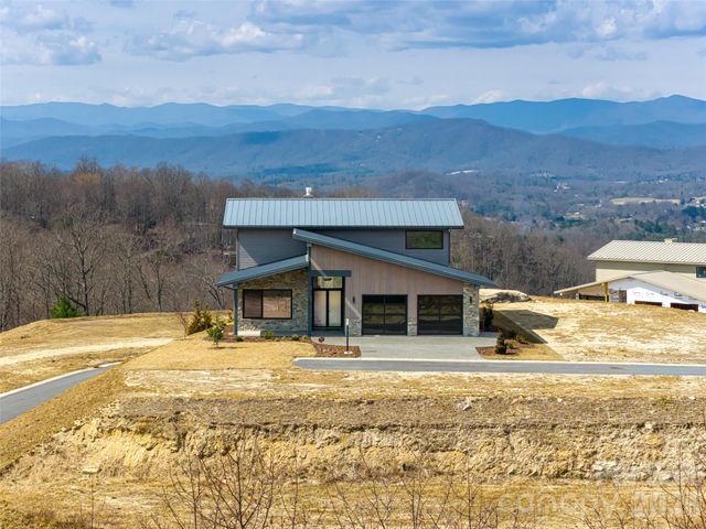 24 S Watchman Drive, Hendersonville, NC 28791