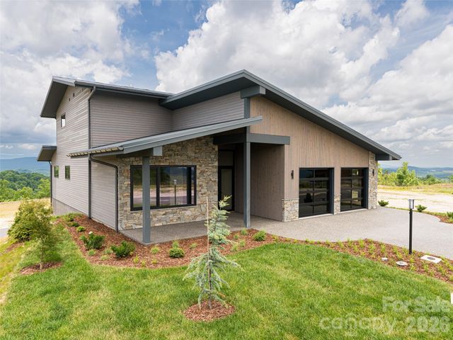 24 S Watchman Drive, Hendersonville, NC 28791