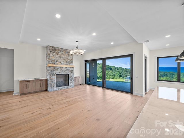 24 S Watchman Drive, Hendersonville, NC 28791