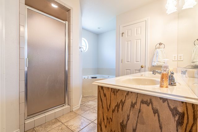 1909 Lazy Court, Granbury, TX 76048