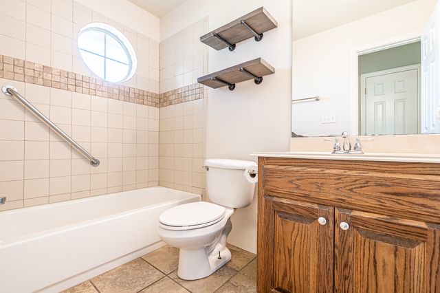 1909 Lazy Court, Granbury, TX 76048