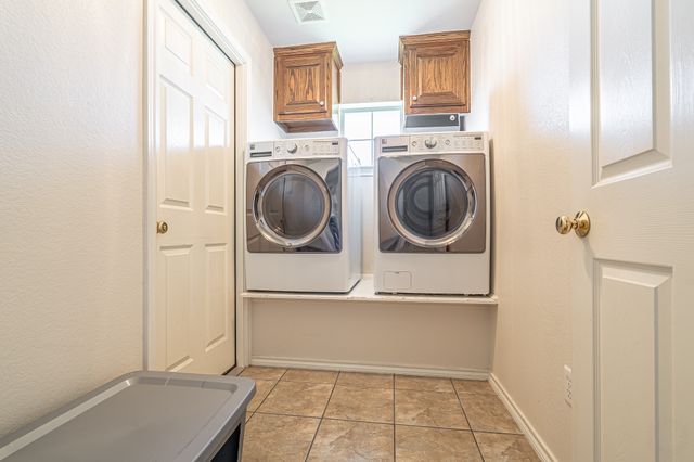 1909 Lazy Court, Granbury, TX 76048