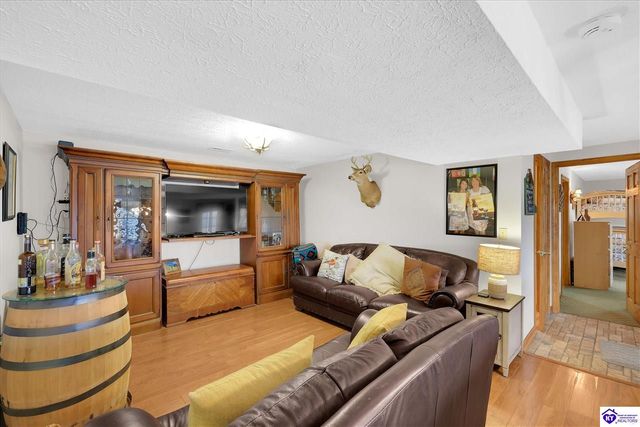 775 Penn Run Road, Bee Spring, KY 42207