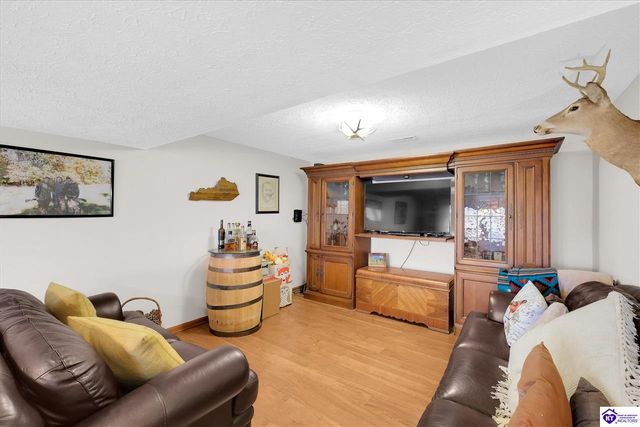 775 Penn Run Road, Bee Spring, KY 42207