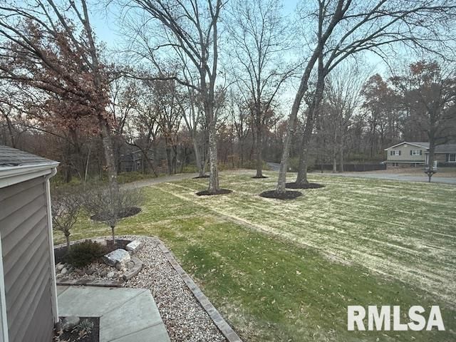 16429 N Hawthorne Hills Drive, Mt Vernon, IL 62864