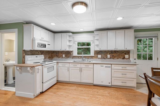 94 Granite Street, Londonderry, NH 03053
