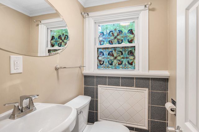 94 Granite Street, Londonderry, NH 03053