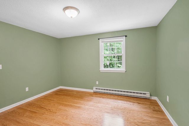 94 Granite Street, Londonderry, NH 03053