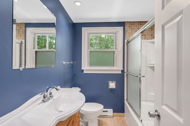 94 Granite Street, Londonderry, NH 03053