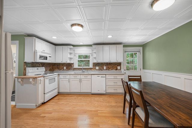 94 Granite Street, Londonderry, NH 03053
