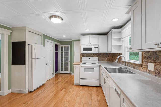 94 Granite Street, Londonderry, NH 03053