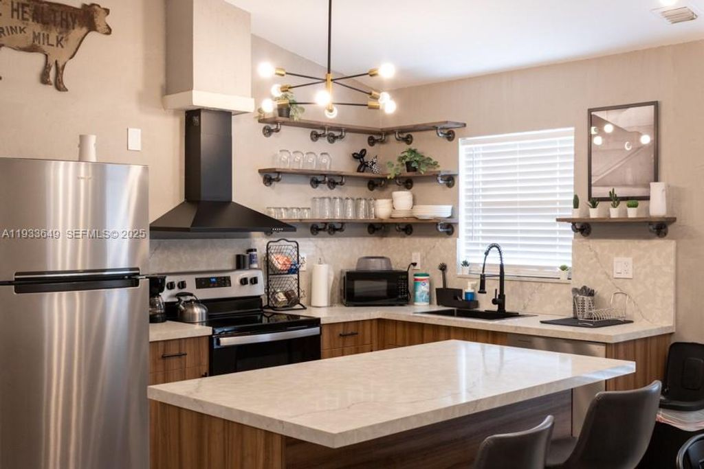 765 NW 77th St 0, Miami, FL 33150