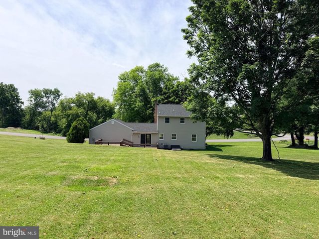 23 SHERRARD DR, Willow Street, PA 17584