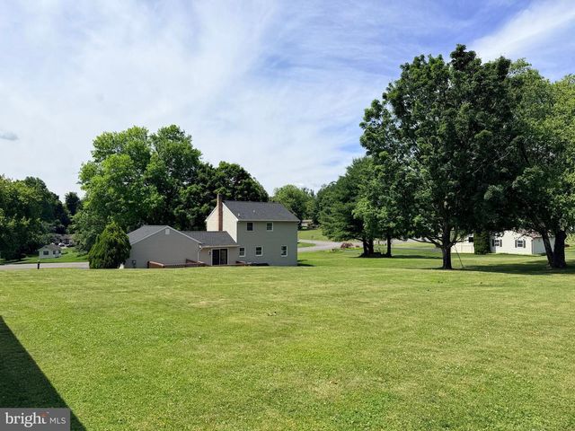 23 SHERRARD DR, Willow Street, PA 17584