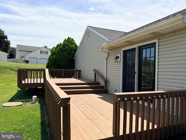 23 SHERRARD DR, Willow Street, PA 17584
