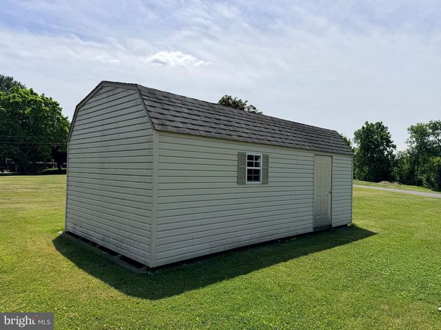 23 SHERRARD DR, Willow Street, PA 17584