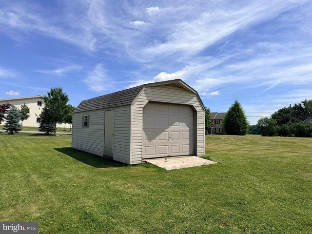 23 SHERRARD DR, Willow Street, PA 17584