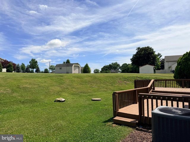 23 SHERRARD DR, Willow Street, PA 17584