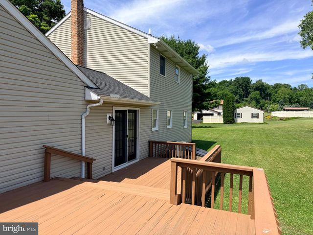 23 SHERRARD DR, Willow Street, PA 17584