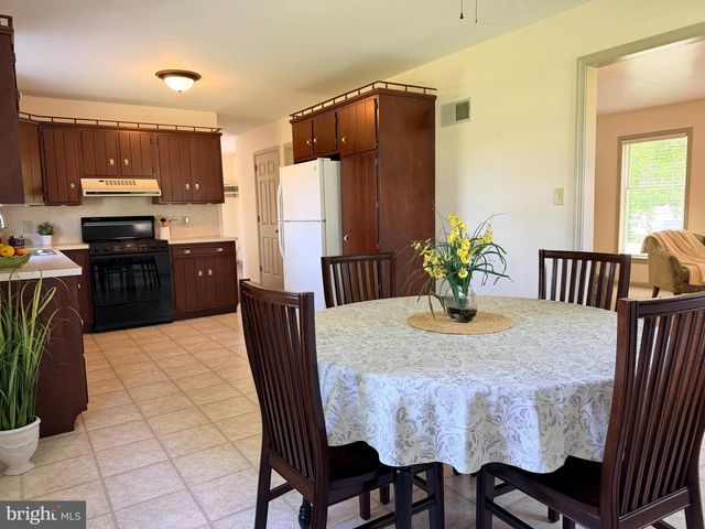 23 SHERRARD DR, Willow Street, PA 17584