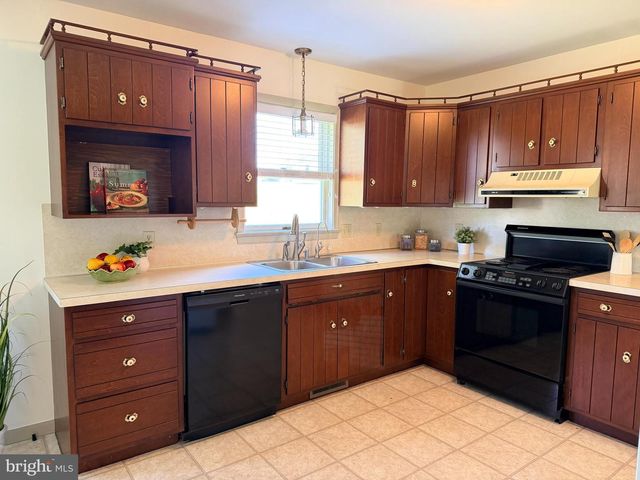 23 SHERRARD DR, Willow Street, PA 17584