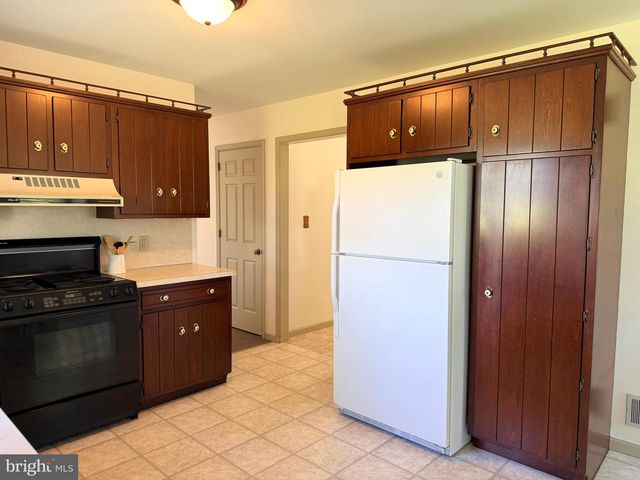 23 SHERRARD DR, Willow Street, PA 17584