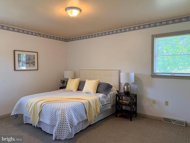 23 SHERRARD DR, Willow Street, PA 17584