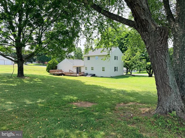 23 SHERRARD DR, Willow Street, PA 17584