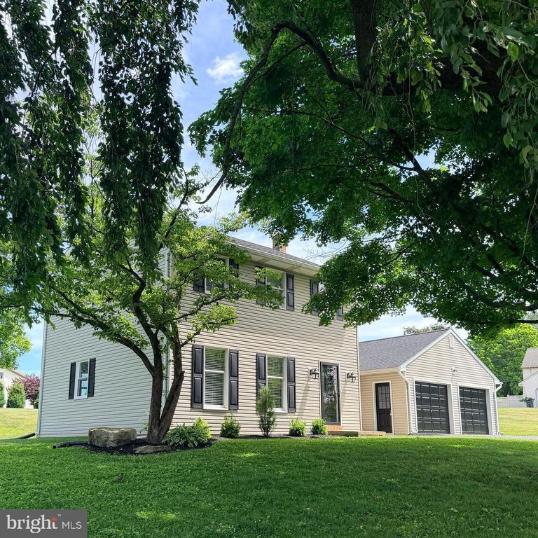 23 SHERRARD DR, Willow Street, PA 17584