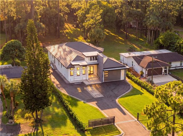 768 20th AVE NW, Naples, FL 34120