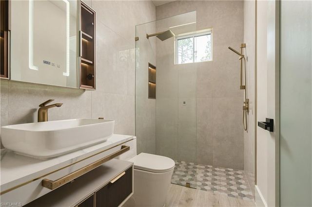 768 20th AVE NW, Naples, FL 34120