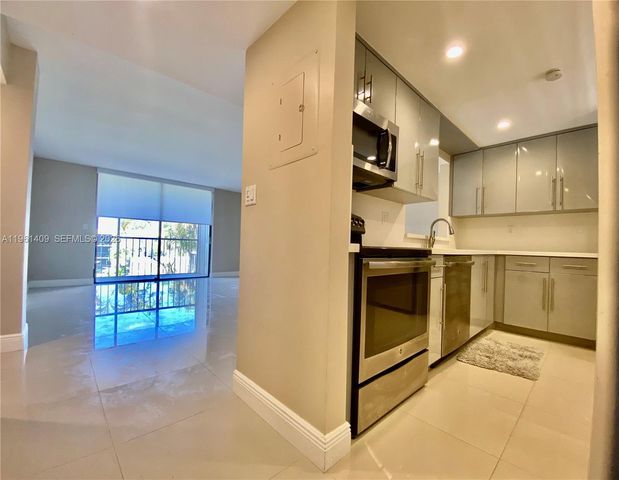 8035 SW 107th Ave 308, Miami, FL 33173