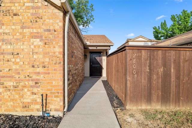 2800 Bridge Lake Drive, Irving, TX 75060
