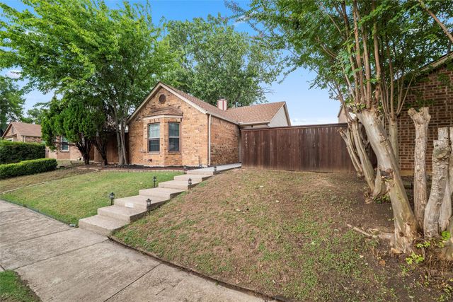 2800 Bridge Lake Drive, Irving, TX 75060