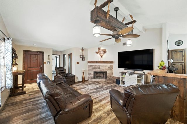 2800 Bridge Lake Drive, Irving, TX 75060