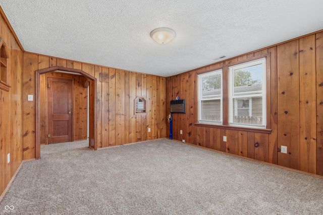 2618 E 8th Street, Anderson, IN 46012