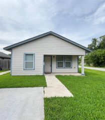 1019 Avenue E, Rosenberg, TX 77471