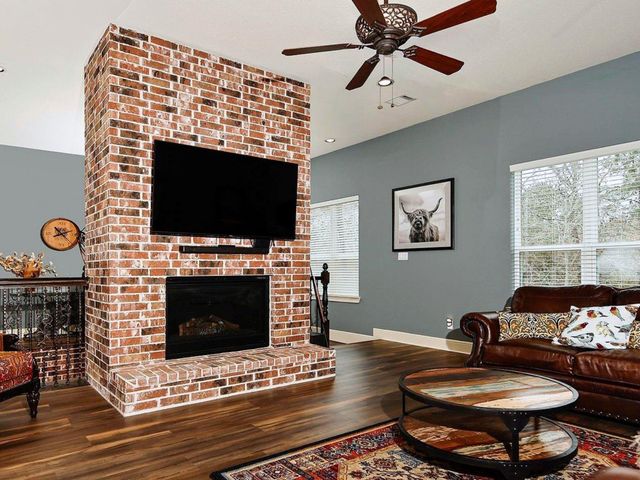 103 Windfair Loop, Montgomery, TX 77316