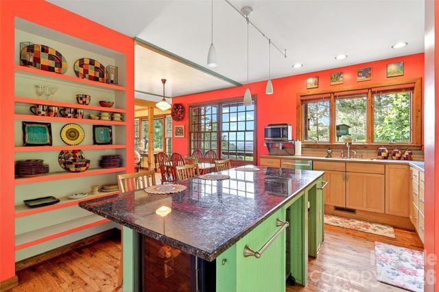 491 S Valley View Drive, Mars Hill, NC 28754