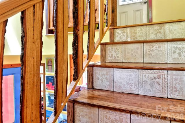 491 S Valley View Drive, Mars Hill, NC 28754