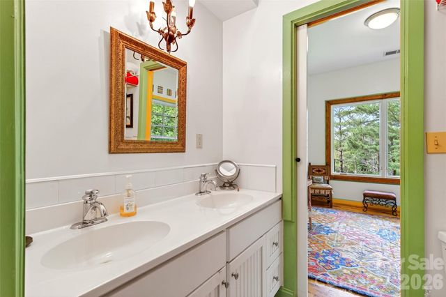 491 S Valley View Drive, Mars Hill, NC 28754