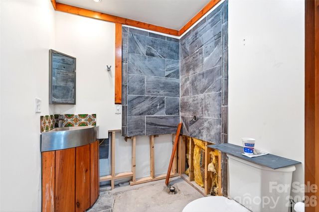 491 S Valley View Drive, Mars Hill, NC 28754