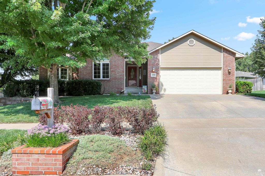 2708 St. Christopher Circle, Manhattan, KS 66502