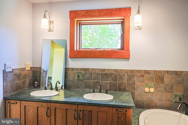 45 SHOOTZ HOLLOW RD, Huntly, VA 22640