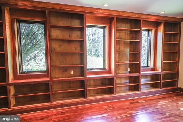 45 SHOOTZ HOLLOW RD, Huntly, VA 22640
