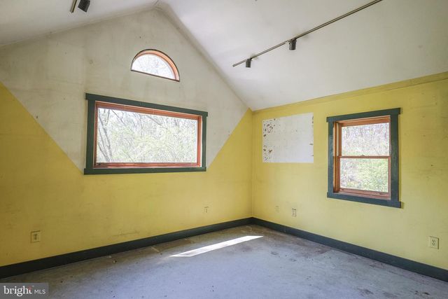 45 SHOOTZ HOLLOW RD, Huntly, VA 22640