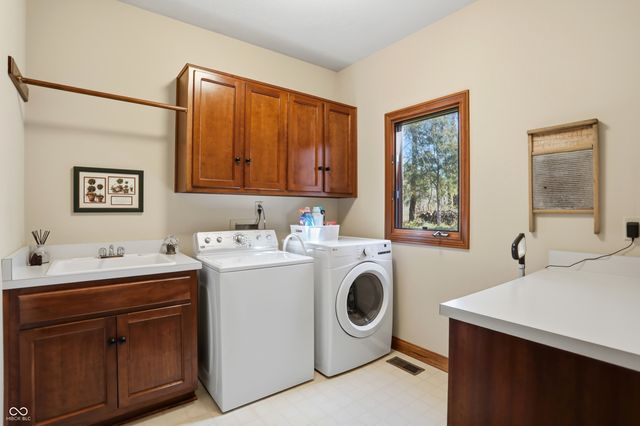 3613 Eaglet Court, Greenwood, IN 46143